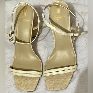 Sam Edelman Kit Ivory Leather Heel Sandal Small Discoloration on one heel SZ 9
